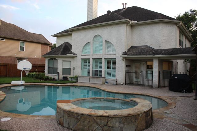 1901 Edgewater Drive, Friendswood, TX 77546