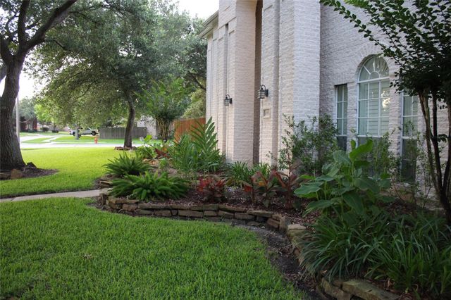 1901 Edgewater Drive, Friendswood, TX 77546