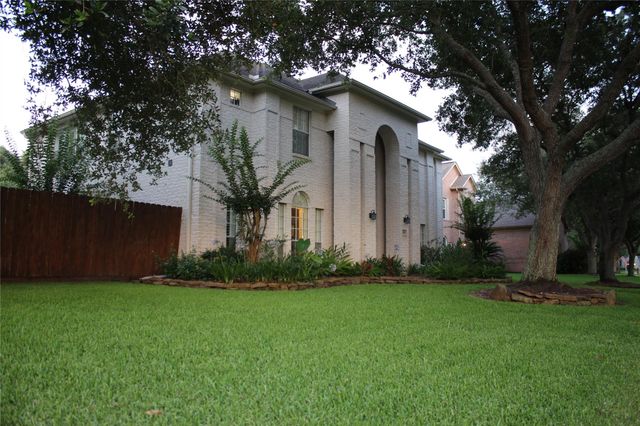 1901 Edgewater Drive, Friendswood, TX 77546