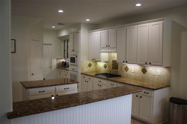 1901 Edgewater Drive, Friendswood, TX 77546