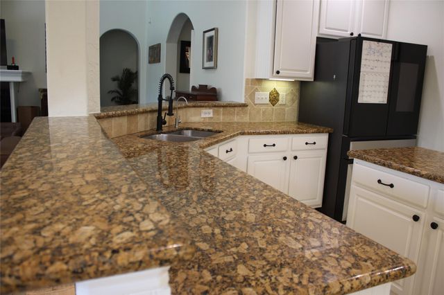 1901 Edgewater Drive, Friendswood, TX 77546