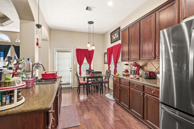 4906 Chase Stone Drive, Bacliff, TX 77518