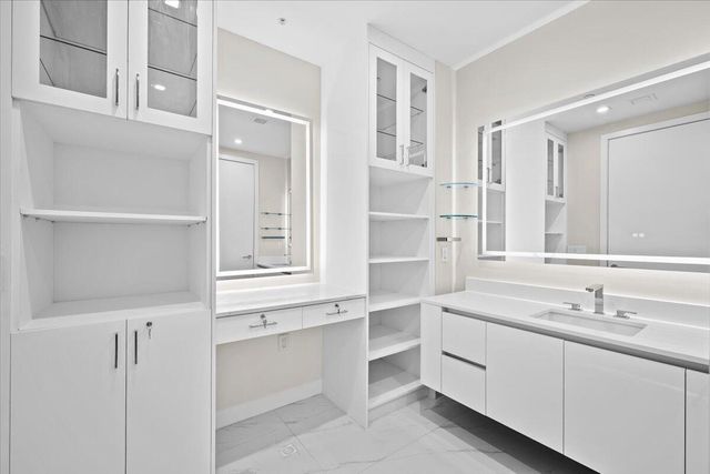 220 Lake Shore Drive 917, Lake Park, FL 33403
