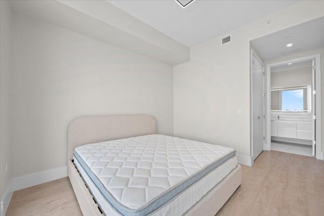 220 Lake Shore Drive 917, Lake Park, FL 33403