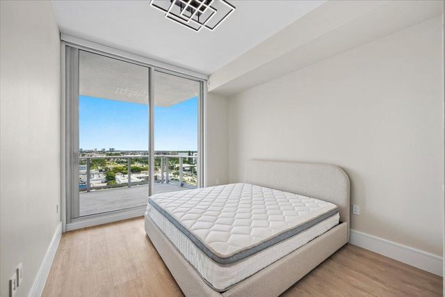 220 Lake Shore Drive 917, Lake Park, FL 33403