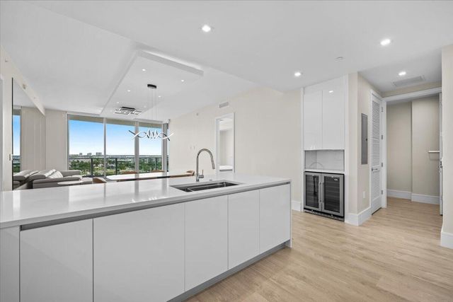 220 Lake Shore Drive 917, Lake Park, FL 33403