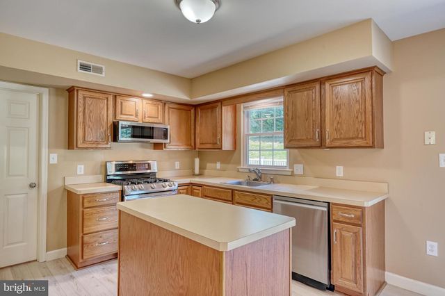 221 LONGVIEW DR, Reading, PA 19608