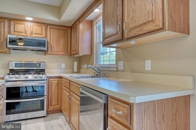 221 LONGVIEW DR, Reading, PA 19608