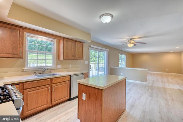 221 LONGVIEW DR, Reading, PA 19608