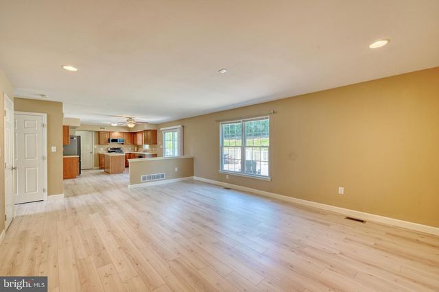 221 LONGVIEW DR, Reading, PA 19608