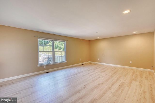 221 LONGVIEW DR, Reading, PA 19608