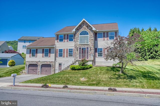 221 LONGVIEW DR, Reading, PA 19608