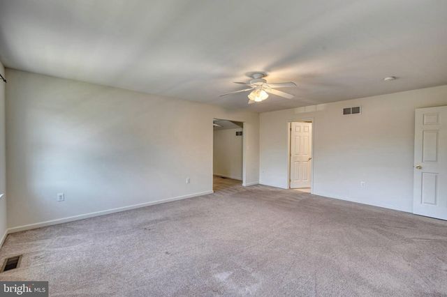 221 LONGVIEW DR, Reading, PA 19608