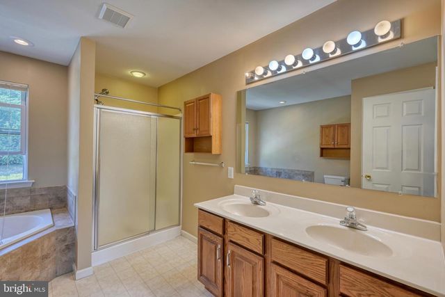 221 LONGVIEW DR, Reading, PA 19608
