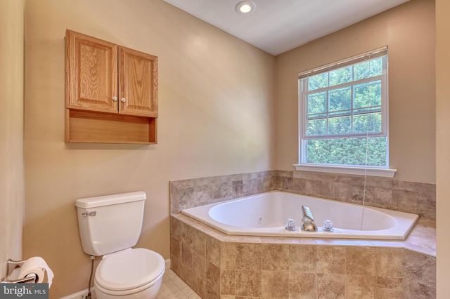 221 LONGVIEW DR, Reading, PA 19608