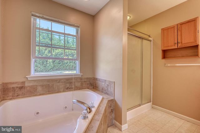 221 LONGVIEW DR, Reading, PA 19608
