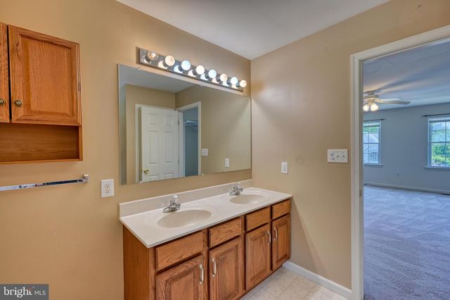 221 LONGVIEW DR, Reading, PA 19608