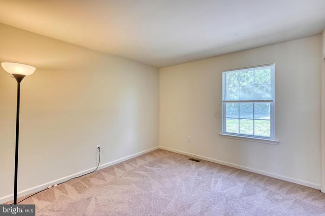 221 LONGVIEW DR, Reading, PA 19608