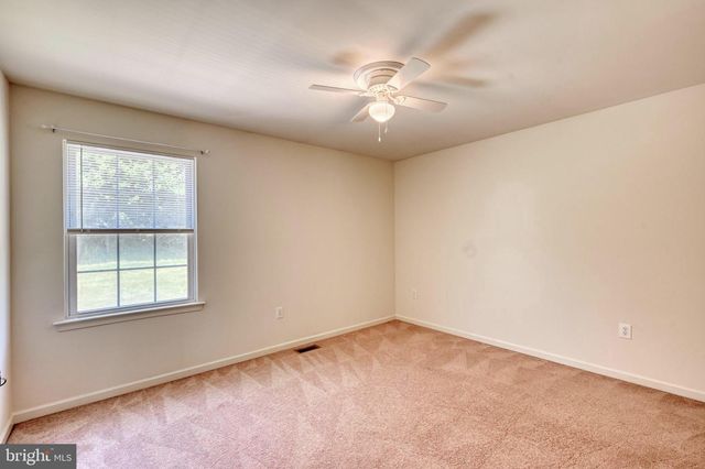 221 LONGVIEW DR, Reading, PA 19608
