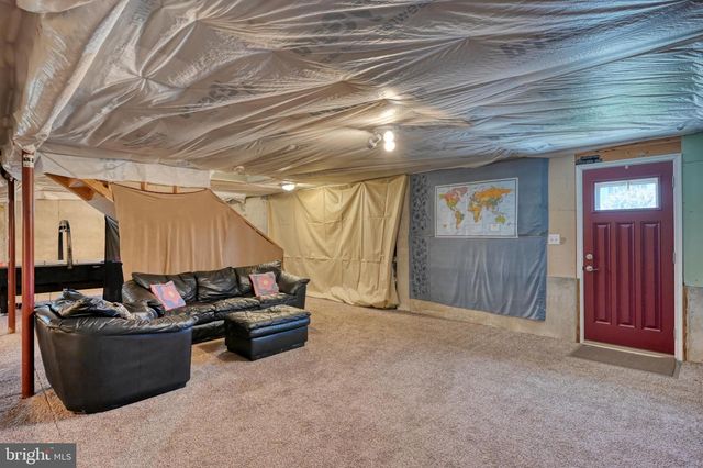 221 LONGVIEW DR, Reading, PA 19608