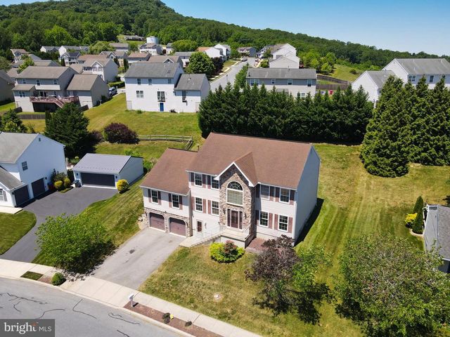 221 LONGVIEW DR, Reading, PA 19608