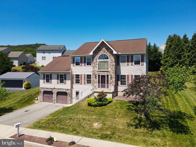 221 LONGVIEW DR, Reading, PA 19608