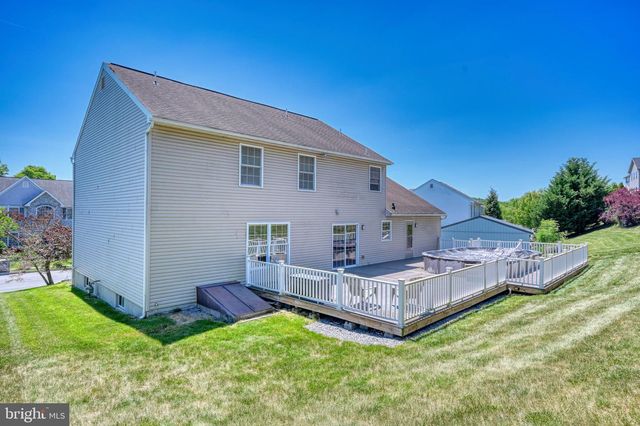 221 LONGVIEW DR, Reading, PA 19608
