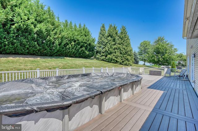 221 LONGVIEW DR, Reading, PA 19608