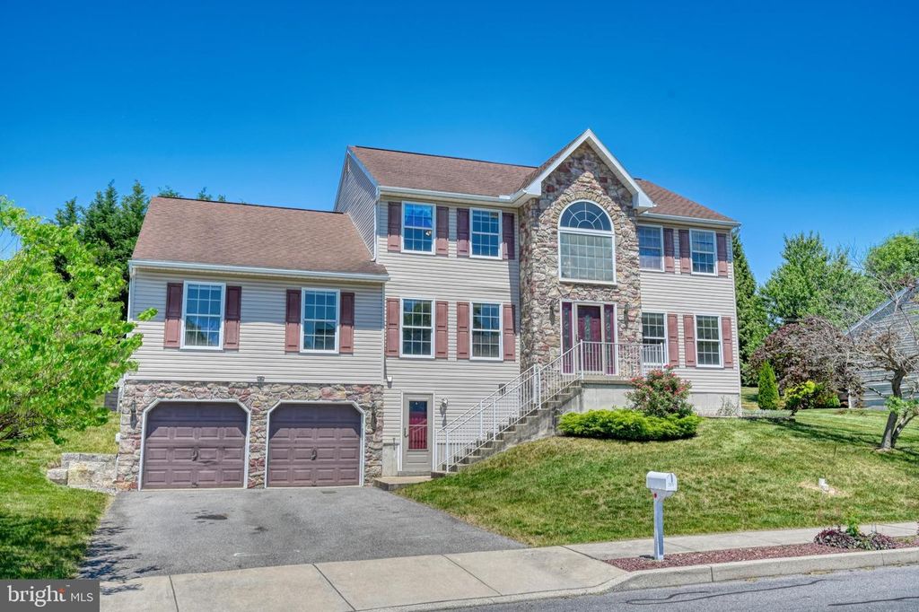 221 LONGVIEW DR, Reading, PA 19608