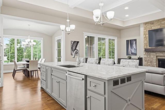 3214 W 137th Street, Leawood, KS 66224