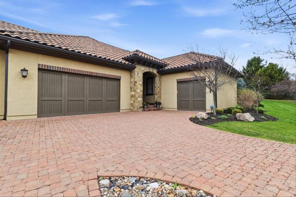 3214 W 137th Street, Leawood, KS 66224