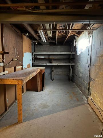 1406 25TH Avenue S, Clinton, IA 52732