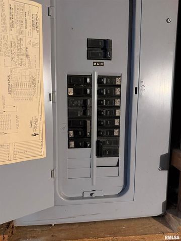 1406 25TH Avenue S, Clinton, IA 52732