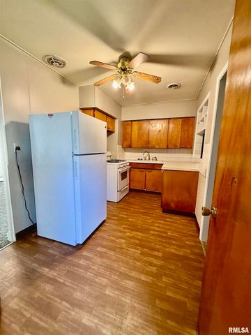 1406 25TH Avenue S, Clinton, IA 52732