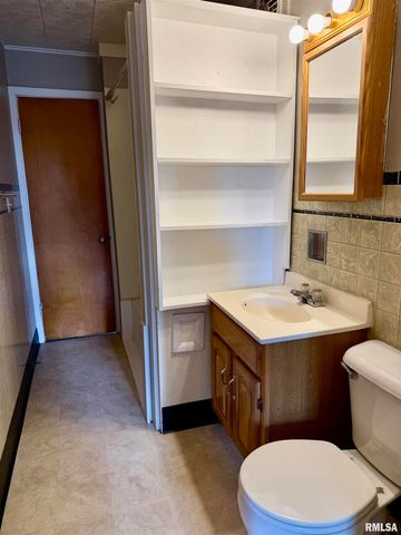 1406 25TH Avenue S, Clinton, IA 52732