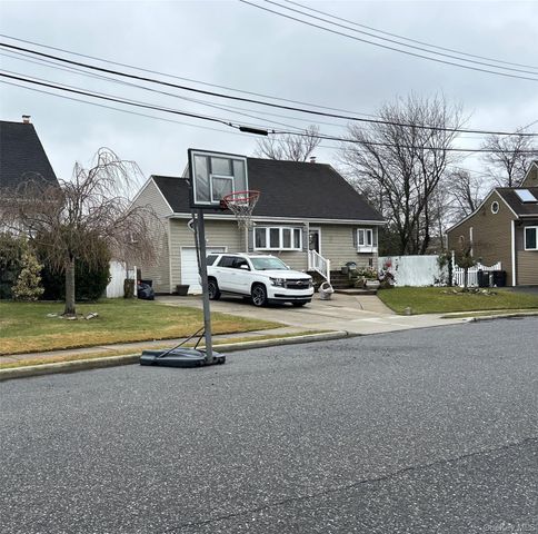 34 Karen Street, West Babylon, NY 11704