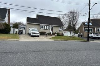 34 Karen Street, West Babylon, NY 11704