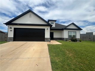 1340 Mt Hood Drive, Centerton, AR 72719