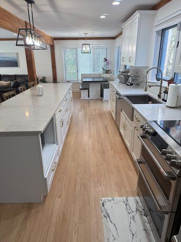 31 Webb St, Middleton, MA 01949