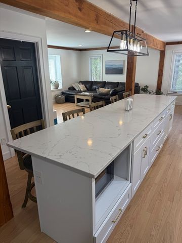 31 Webb St, Middleton, MA 01949