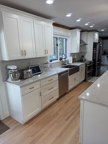 31 Webb St, Middleton, MA 01949