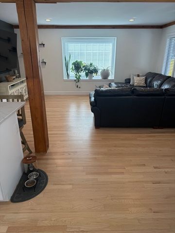 31 Webb St, Middleton, MA 01949