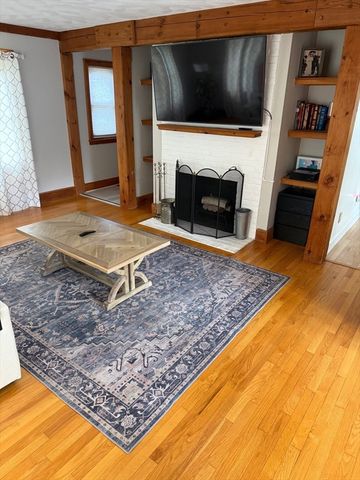 31 Webb St, Middleton, MA 01949