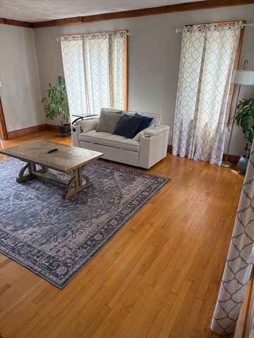 31 Webb St, Middleton, MA 01949