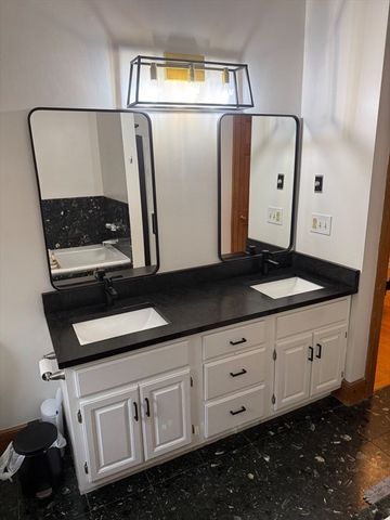 31 Webb St, Middleton, MA 01949