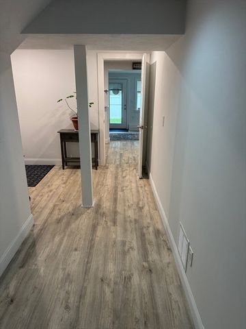 31 Webb St, Middleton, MA 01949