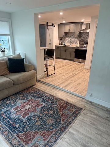31 Webb St, Middleton, MA 01949