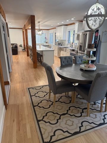 31 Webb St, Middleton, MA 01949