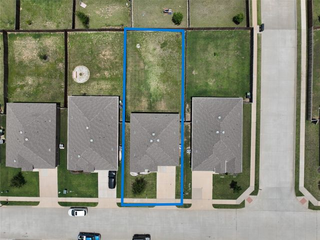 825 Alton Drive, Aubrey, TX 76227