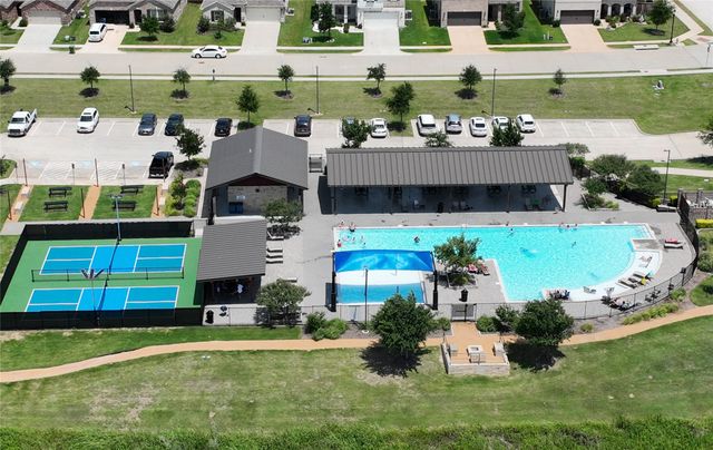 825 Alton Drive, Aubrey, TX 76227